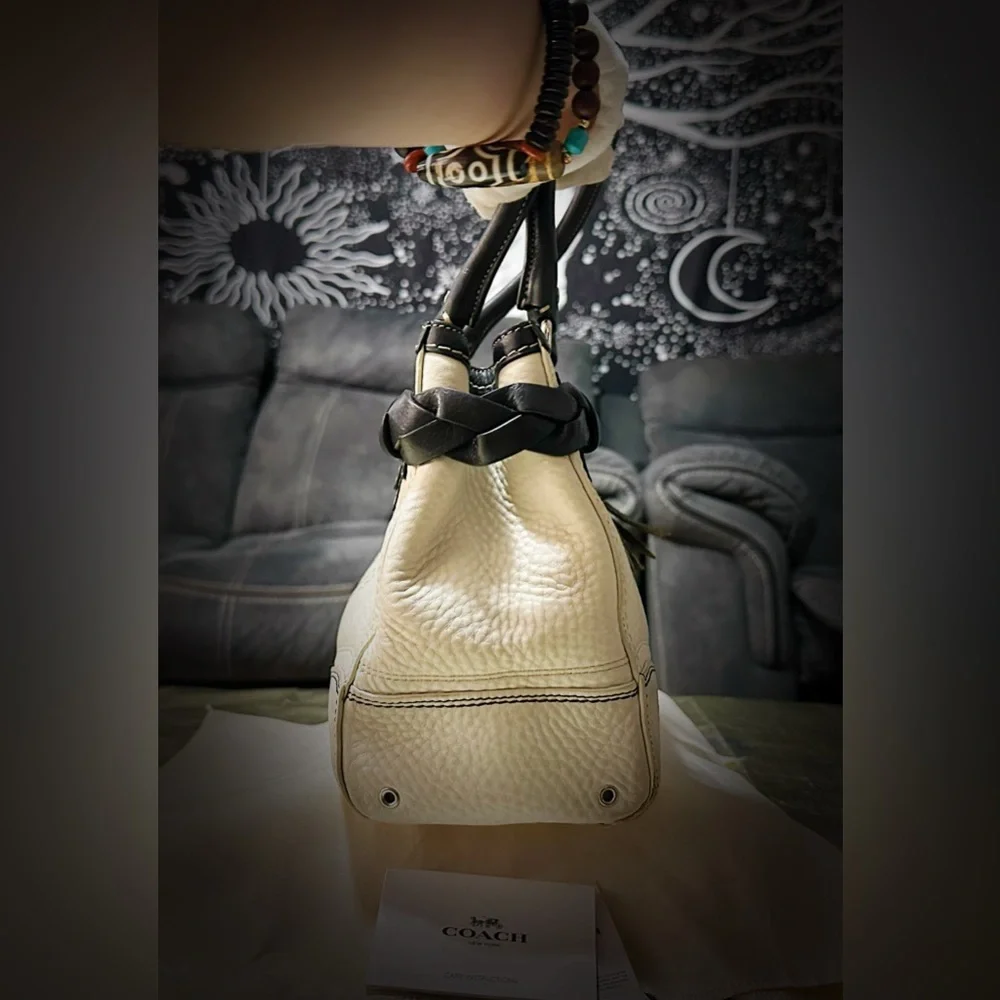 Vintage Y2K Coach tote handbag shoulder bag, Black and Cream Satchel 2009 years - Picture 16 of 17